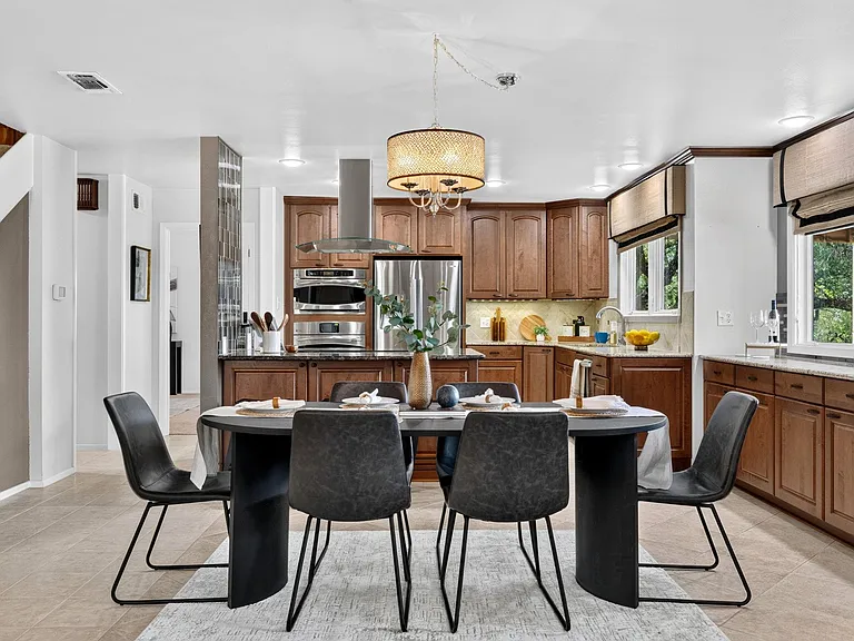 700 Rogart Dr — Photo 7