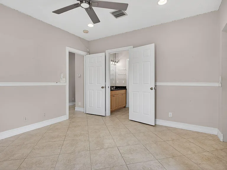 4901 NE 29th Ave — Photo 38