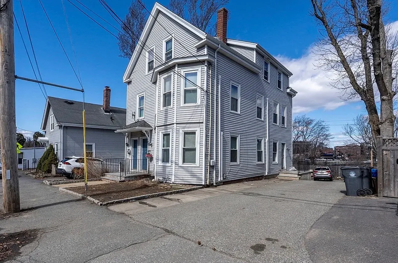 2 bed, 1008 sqft, $2,169 — Photo 1
