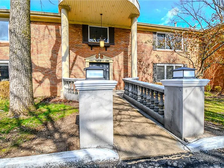 121 E Schantz Ave #3 — Photo 4