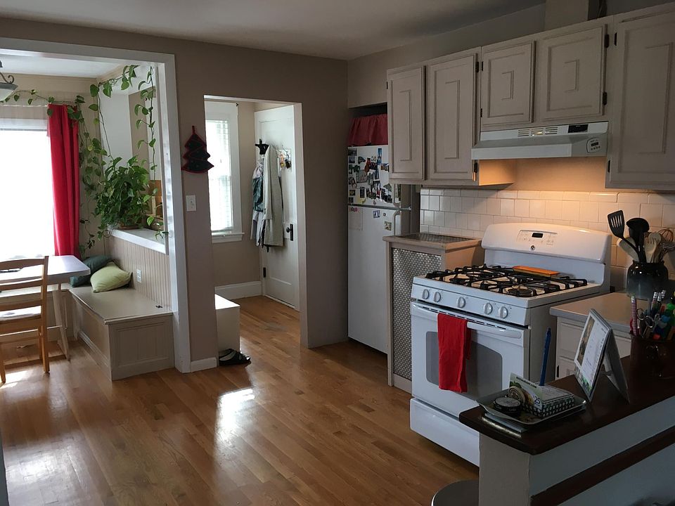 21 Malvern St Melrose, MA, 02176 Apartments for Rent Zillow