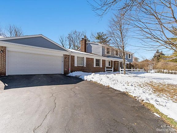 2nd image of 2747 Holyoke Ln