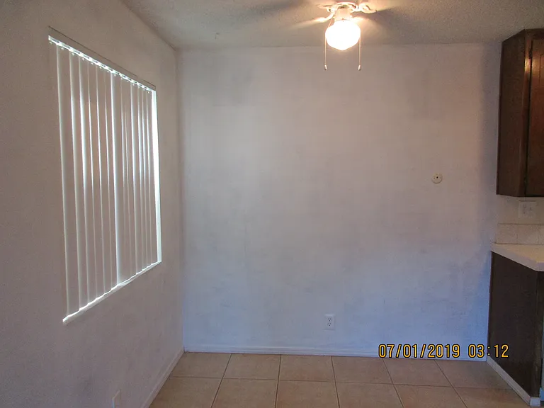 Mesa Manor Apartments — Photo 5