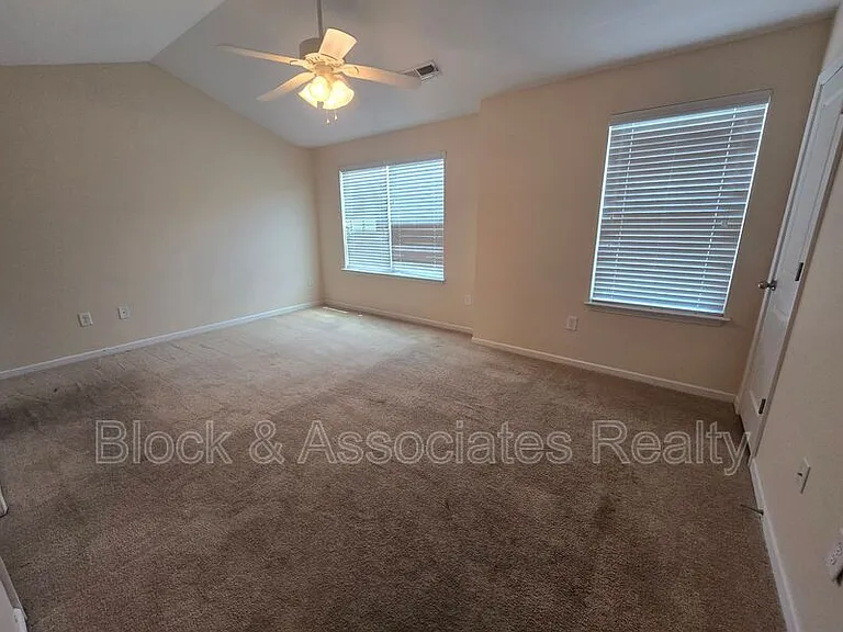 545 Song Sparrow Ln — Photo 7