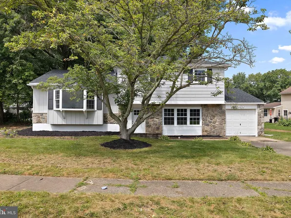 2611 Bradwood Rd, Wilmington, DE 19810