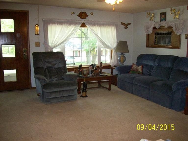 2nd image of 902 NE Idaho St