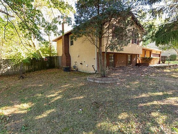 3rd image of 886 Conestoga Dr