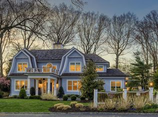 15 Gulls Cv, Manhasset, NY 11030