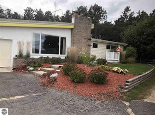 1040 Pilgrim Hwy, Frankfort, MI 49635