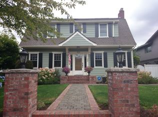 1522 42nd Ave SW, Seattle, WA 98116