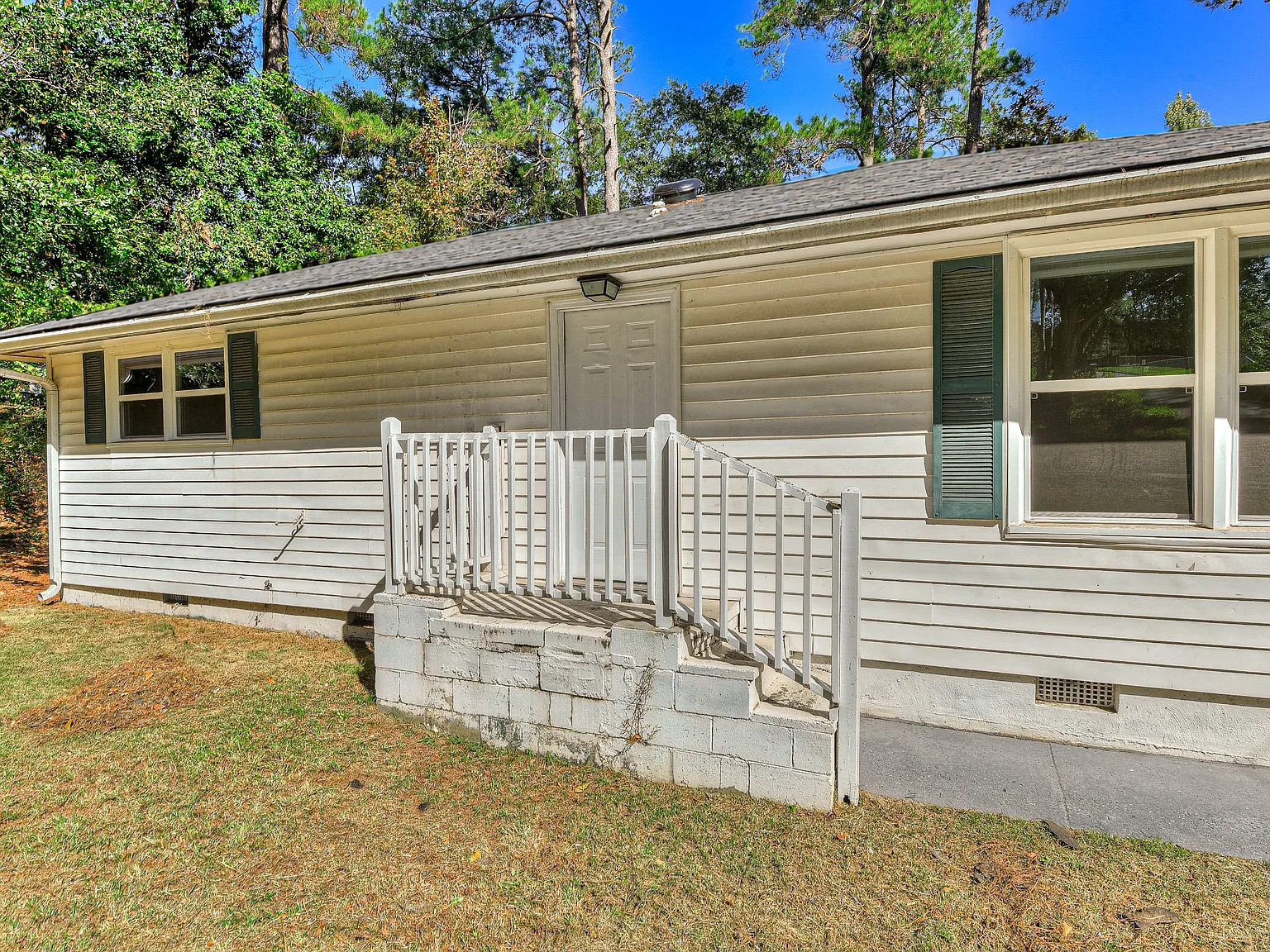 3 bed, 1200 sqft, $1,500 — Photo 2