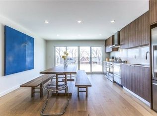 182 Grace St, Toronto, ON M6G 3A6