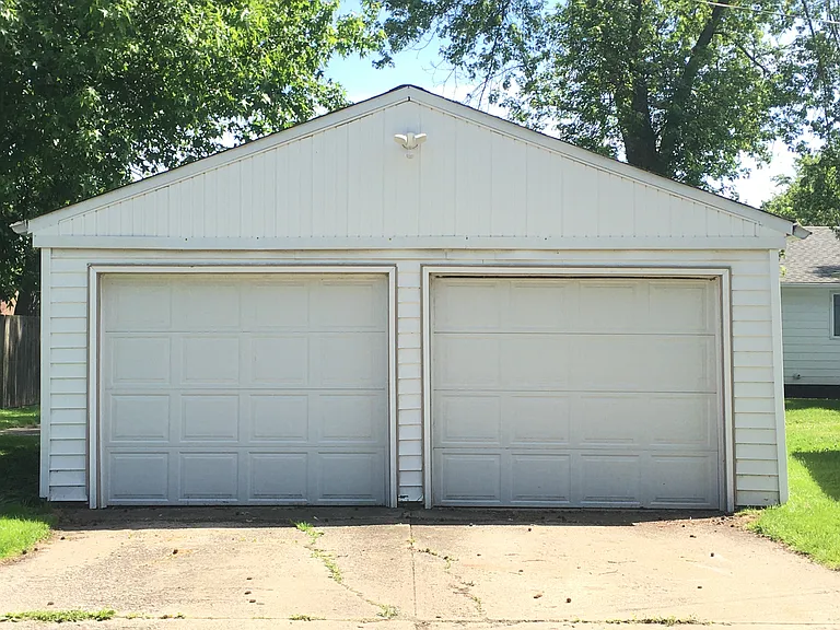 327 Jackson Ave — Photo 3
