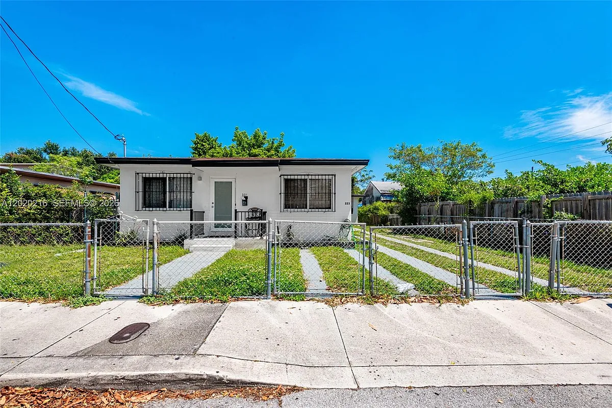 Building Photo - 221 NW 32nd St #223-B