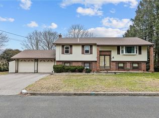 140 Ray Ave, Woonsocket, RI 02895