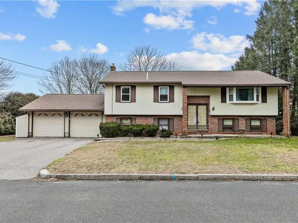 140 Ray Ave, Woonsocket, RI 02895