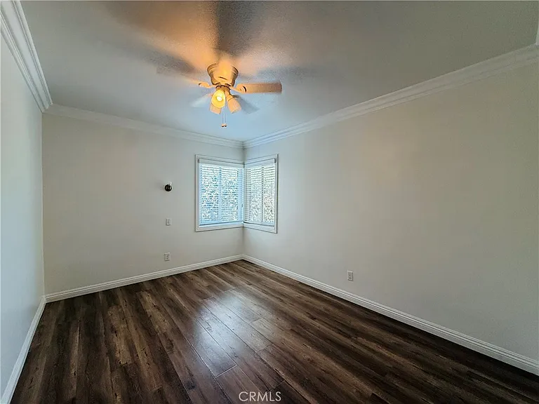 1525 W Houston Ave — Photo 8