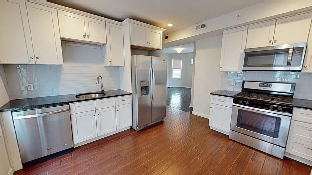 3 bed, 1.0 bath, 1200 sqft, $3,600 — Photo 1