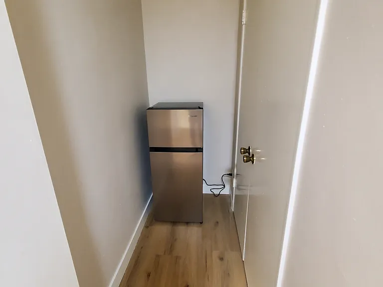 1247 Armacost Ave #1 — Photo 6