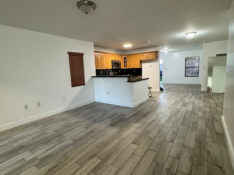 22250 Miami Ave — Photo 5