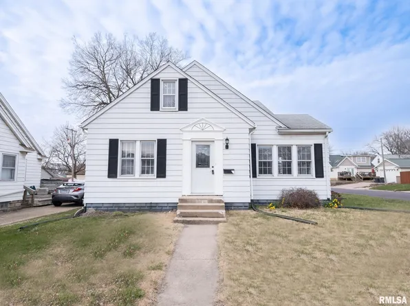 915 Mary St, Pekin, IL 61554