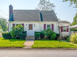 17 Sherwood Ave, North Providence, RI 02911