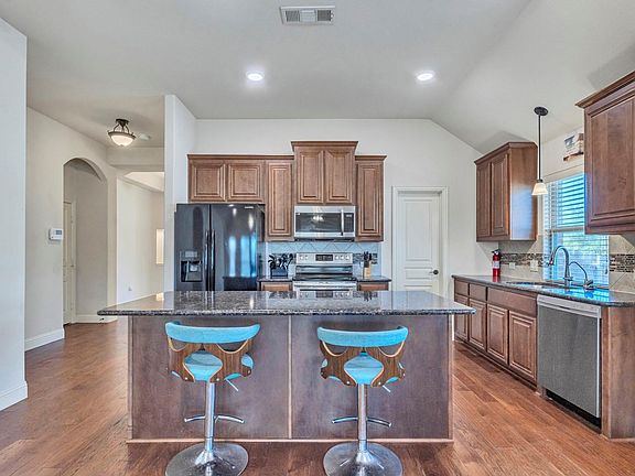 5th image of 512 Strait Ln