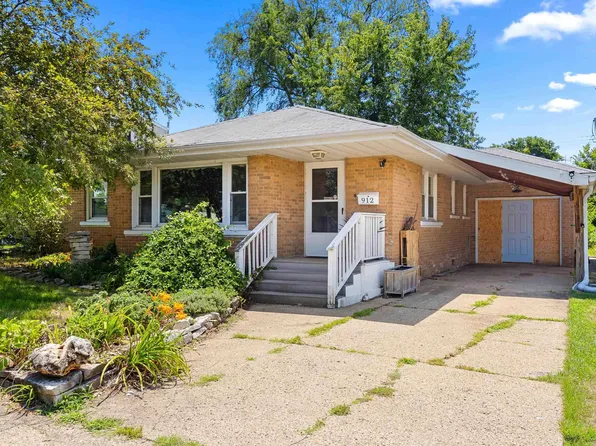 912 Chestnut St, Pekin, IL 61554