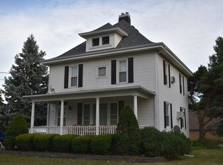 205 W Broad St, Roanoke, IL