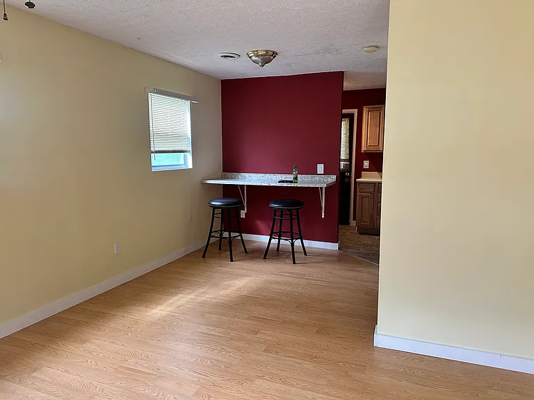1008 Oak St — Photo 3