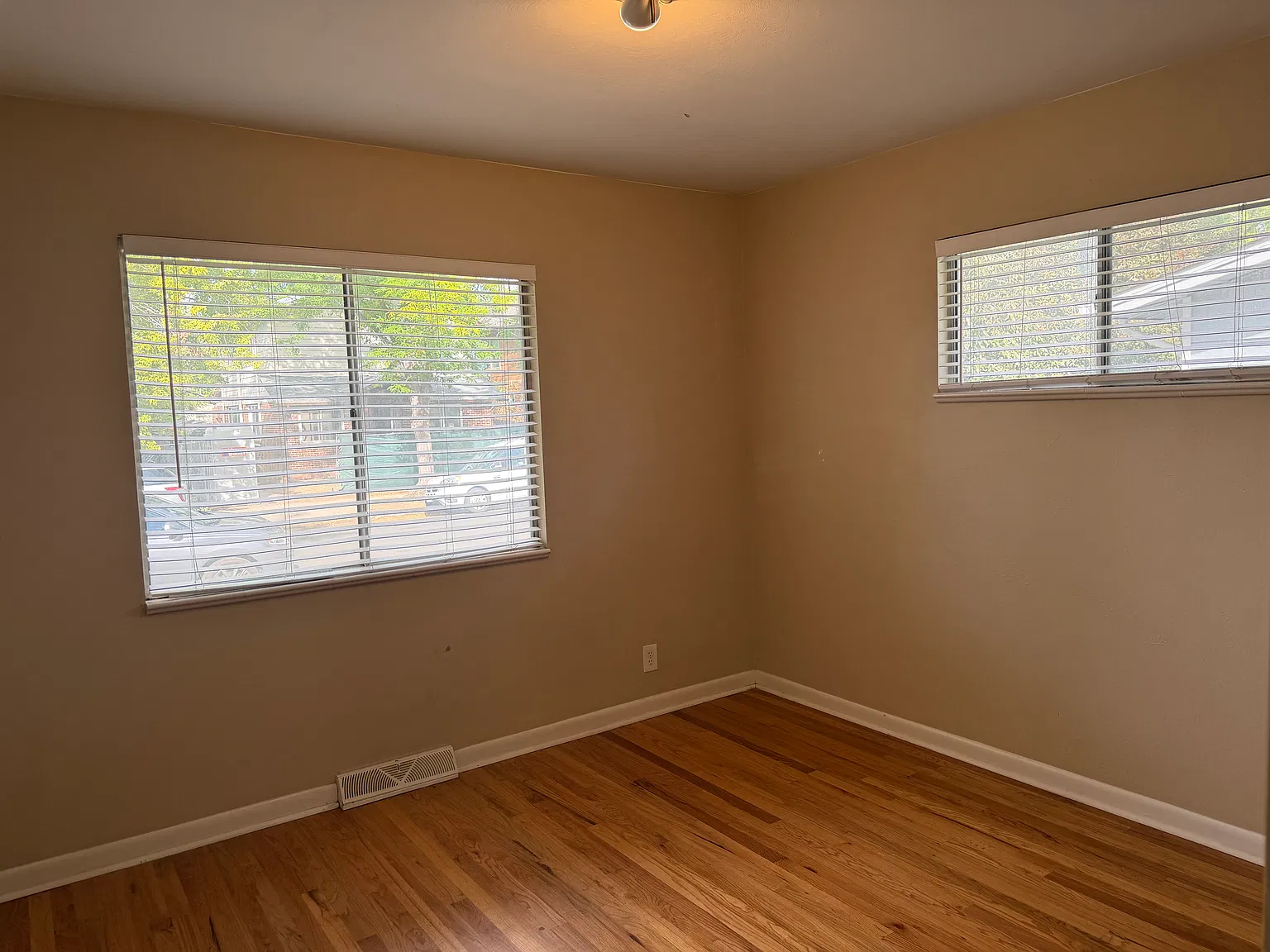 4 bed, 2000 sqft, $2,800 — Photo 4