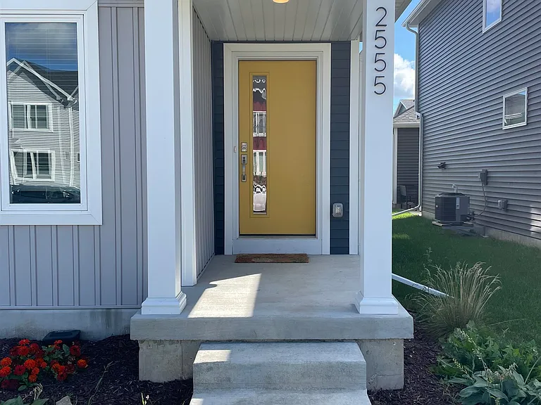 2555 Spark — Photo 1