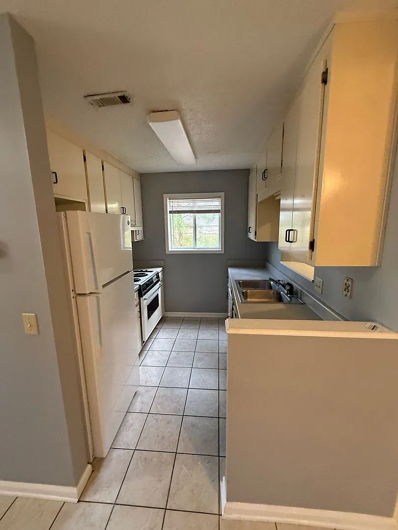 Available NOW- 106 Woodfield — Photo 2