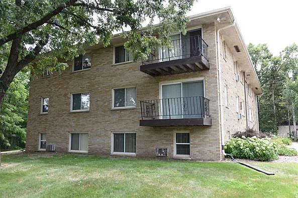 1045 Syndicate Ave — Photo 8