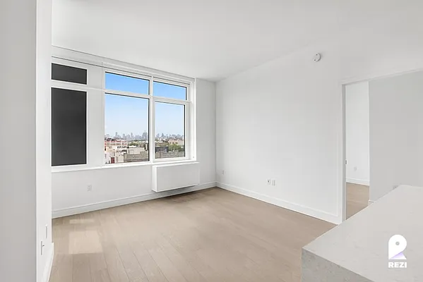 Rented by REZI | media 32