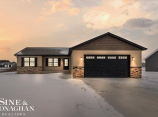 213 Oregon Ave, Marysville, MI 48040