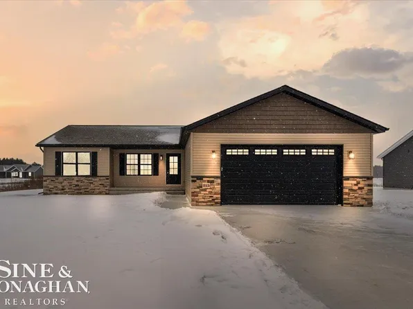 213 Oregon Ave, Marysville, MI 48040