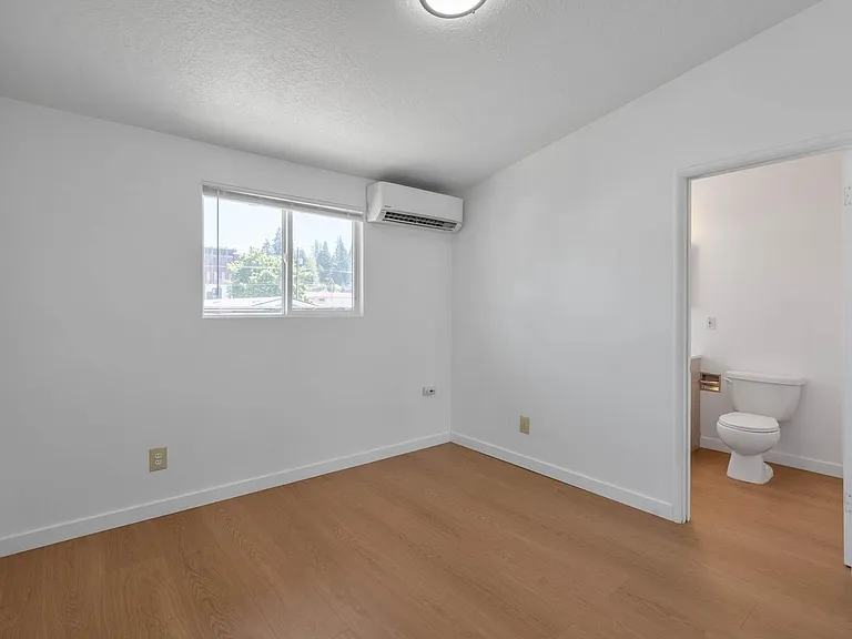 460-492 N Broadway St #472 — Photo 15