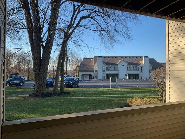 1912 Hampton Place Blvd — Photo 3