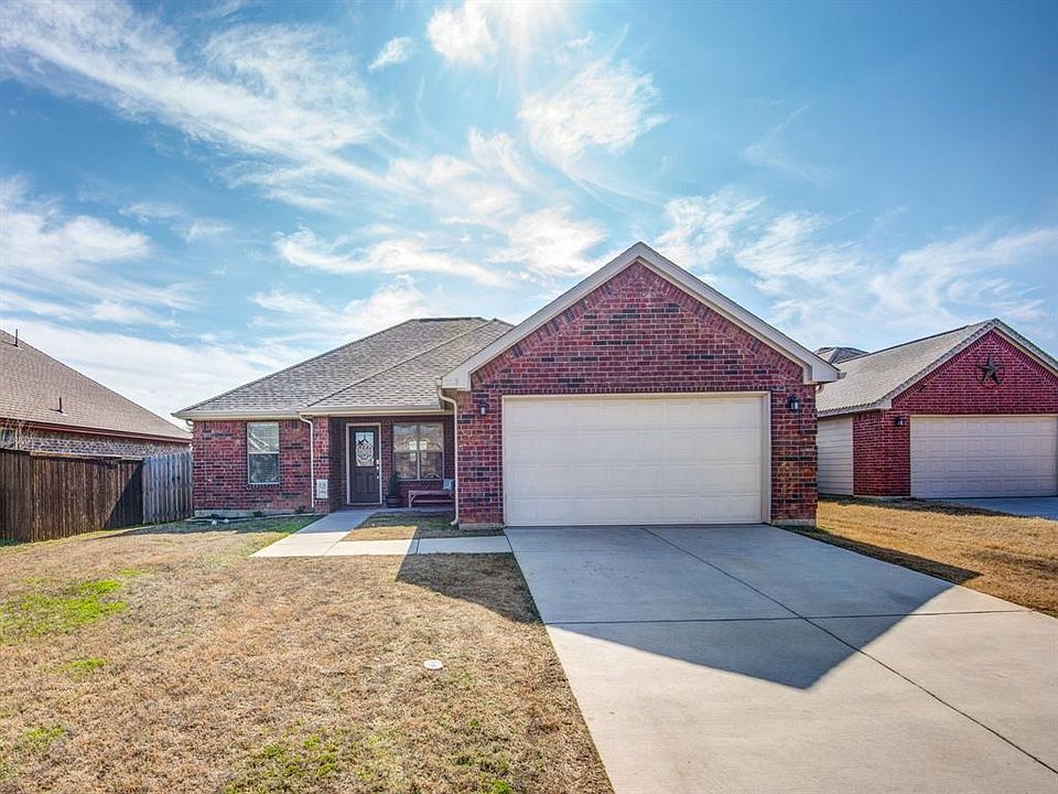 1st image of 213 Holly Ct