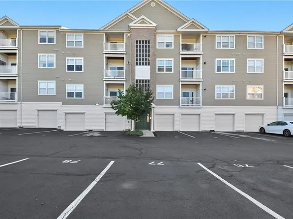 96 Mill St APT 204, Woonsocket, RI 02895