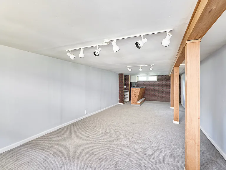 615 Superior Dr — Photo 29