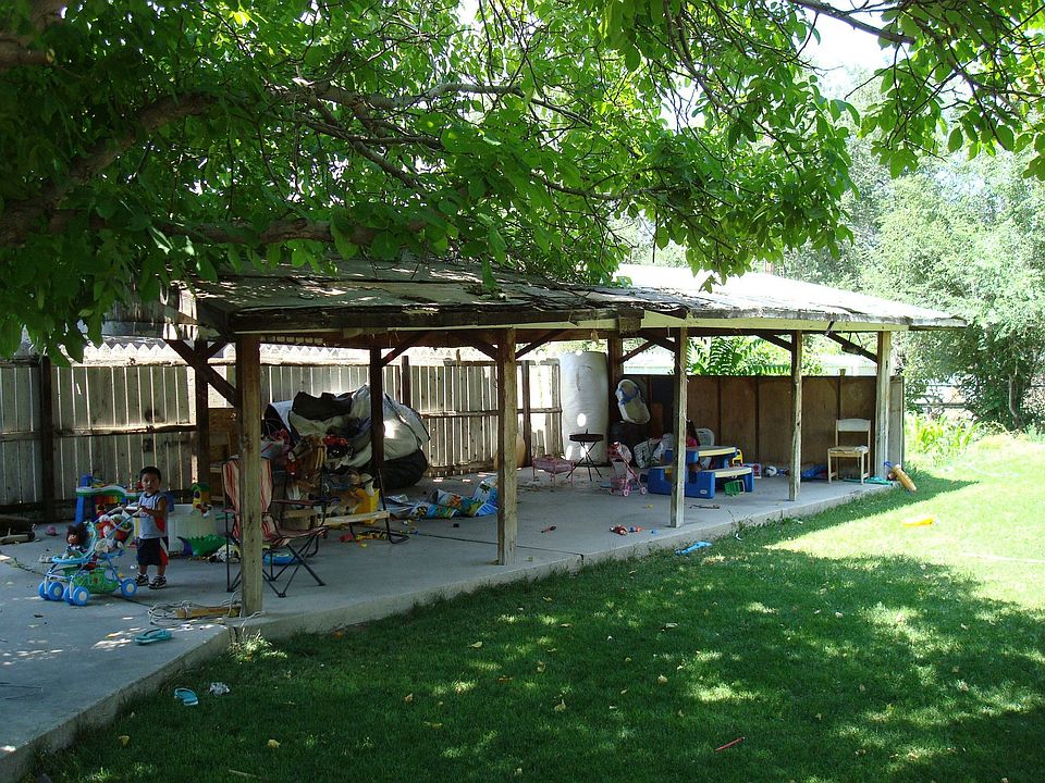 2nd image of 299 N 800 W