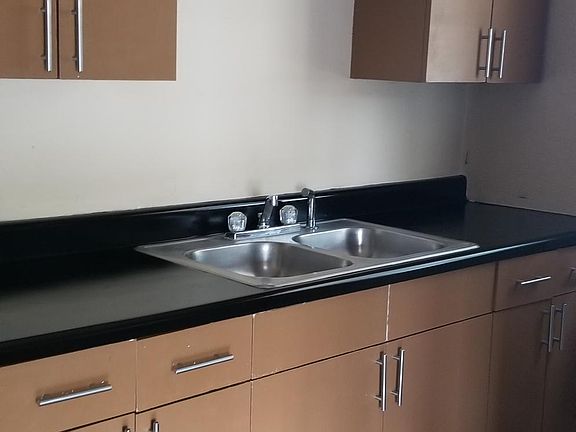 3rd image of 1112 Mabbette St