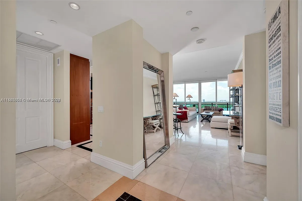 Building Photo - 10295 Collins Ave #1906
