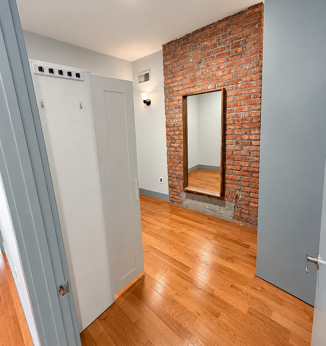 35 Havemeyer Street — Photo 3