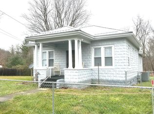 1114 Sherwood Rd, Mount Hope, WV 25880