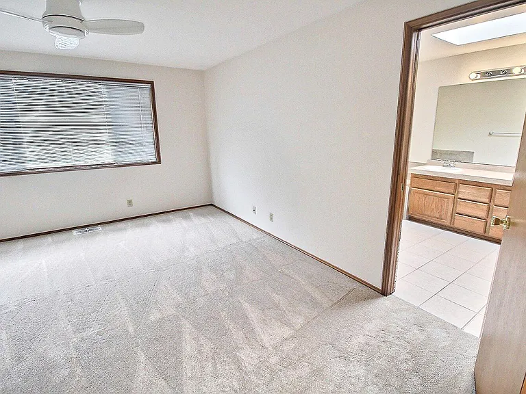 23952 SE 40th Pl — Photo 12
