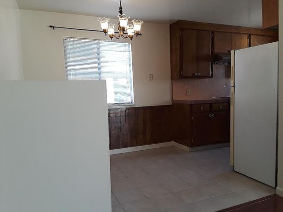 2nd image of 866 Gallatin Dr APT 4