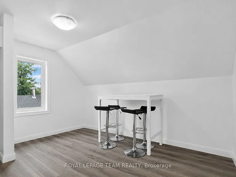 4 Eccles St #5 — Photo 7